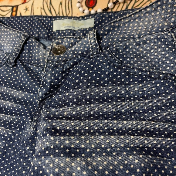 🫐ADORABLE POLKA-DOTED CUFFED DENIM SHORTS!🫐 - Picture 2 of 13